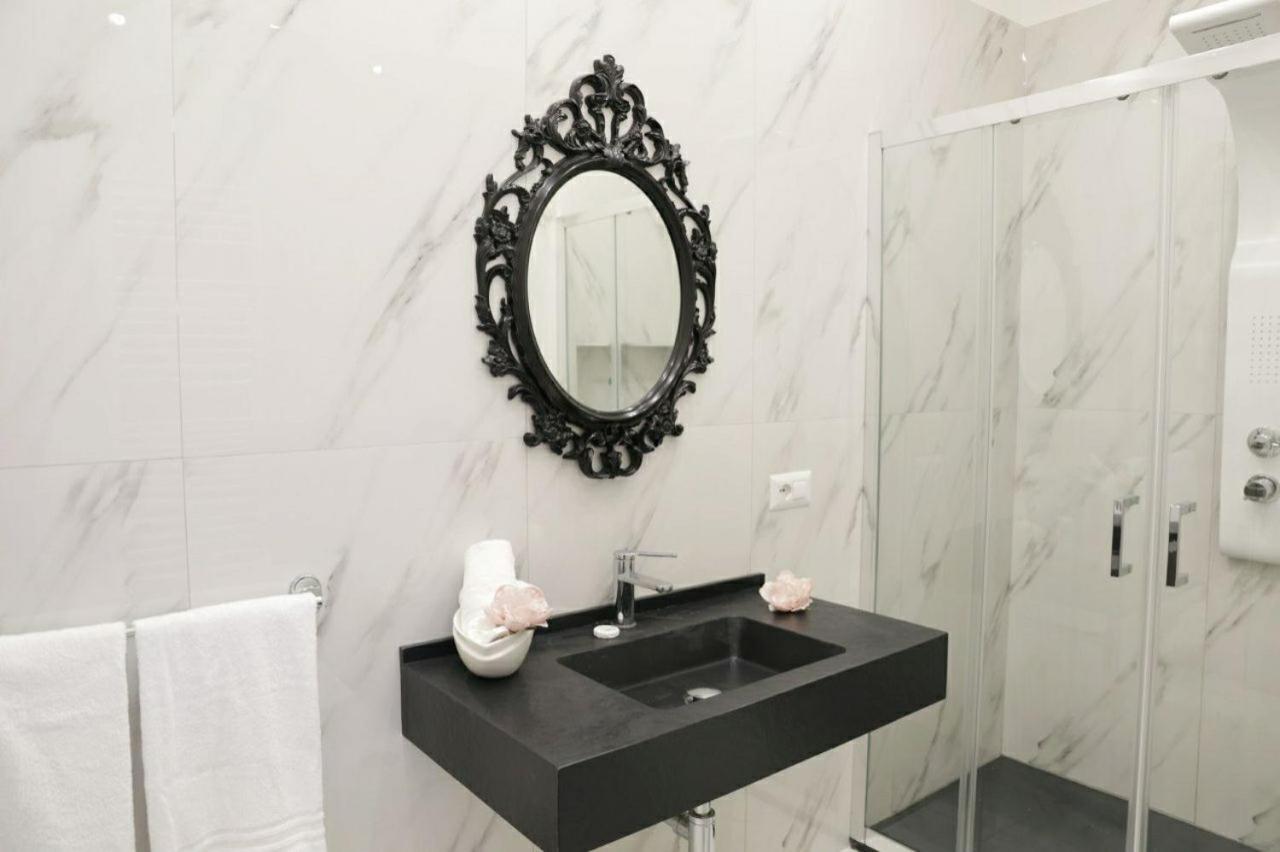 La Dukesca Chic Apartment Naples Luaran gambar
